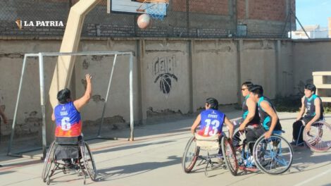 Torneo de baloncesto en silla de ruedas en Oruro