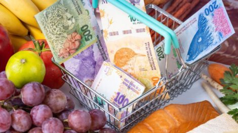 Inflación en Argentina: El billete más alto solo alcanza para comprar un kilo de tomates