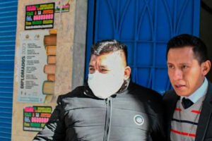 El exministro Santos sale de la Fiscalía por enriquecimiento ilícito