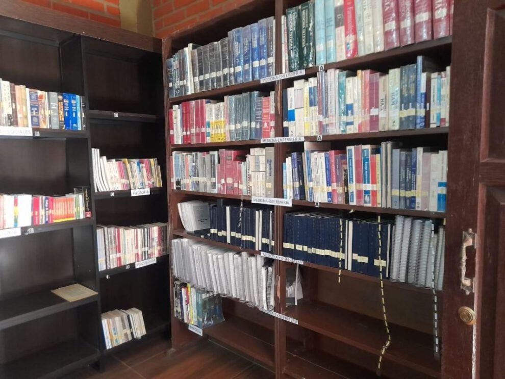 Biblioteca del colegio William Booth para fomentar la lectura en estudiantes