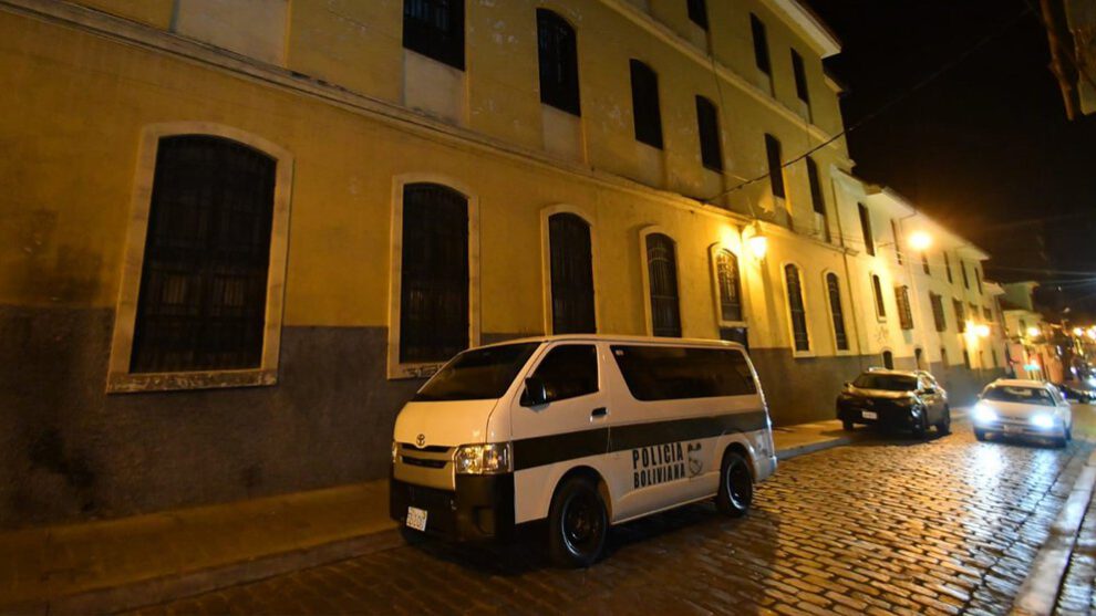 Ingreso de sacerdotes acusados de delitos sexuales en Bolivia