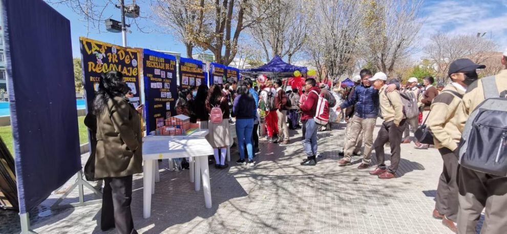 Feria por el Día Mundial del Reciclaje en Oruro