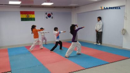 Selección orureña de taekwondo en el nacional Open
