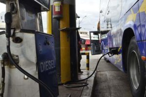 Falta de dólares para combustible en Cochabamba