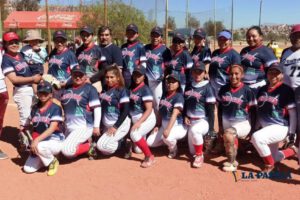 Integrantes del equipo Red Sox en el torneo nacional de softbol