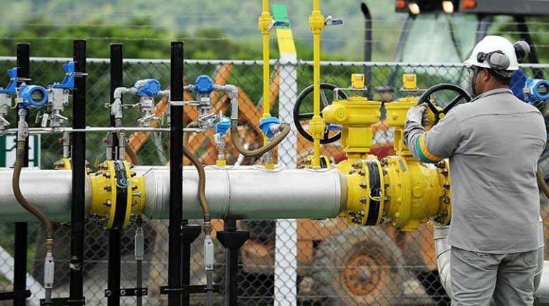Labores de explotación de gas natural en Bolivia