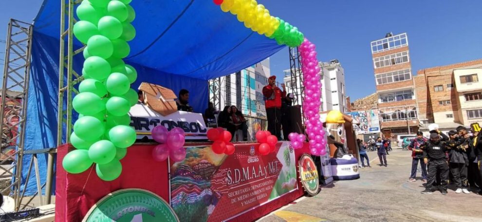 Campaña ecológica de reciclaje en la Avenida Cívica