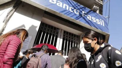Preocupación y tristeza de los ahorristas afectados por el problema con el Banco Fassil