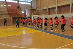 Selección boliviana de handball se prepara para el torneo internacional en Perú