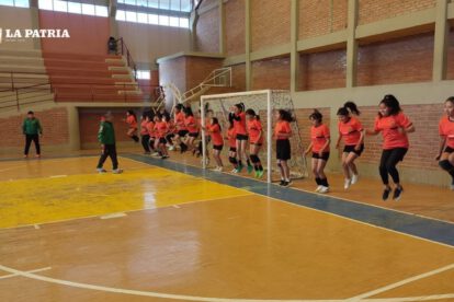 Selección boliviana de handball se prepara para el torneo internacional en Perú
