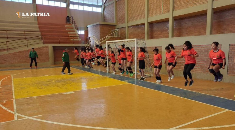 Selección boliviana de handball se prepara para el torneo internacional en Perú