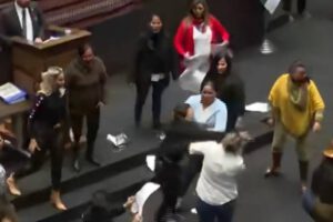 Agresiones a diputada Erika Chávez durante interpelación