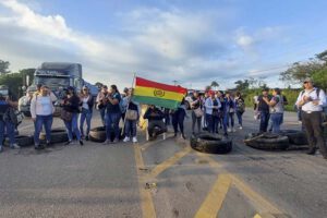 Bloqueo de trabajadores de Fassil en Santa Cruz