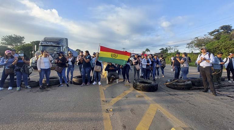 Bloqueo de trabajadores de Fassil en Santa Cruz
