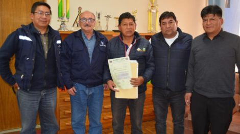 Representantes de SeLA Oruro con vecinos de CIO 2 sobre el Proyecto Apraur Fase II