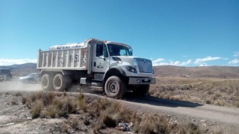 Turriles de cemento asfáltico robados hallados en Pucarani