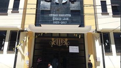Devolución de libros escolares en la Unidad Educativa 'Ignacio León'