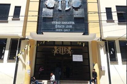 Devolución de libros escolares en la Unidad Educativa 'Ignacio León'
