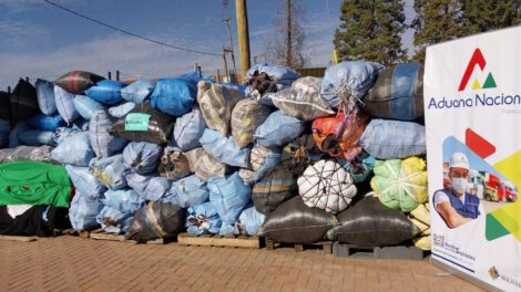 Aduana inutiliza ropa usada para Subasta Ecológica