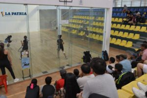 Camila Rivero destaca en el torneo nacional de ráquetbol