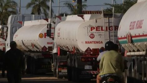 Transporte pesado internacional en emergencia por irregularidad en abastecimiento de combustible