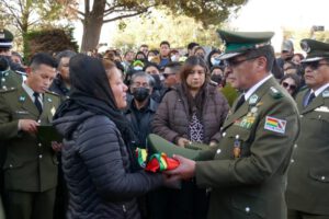 Elvis Corrales Luna condecorado y enterrado con honores