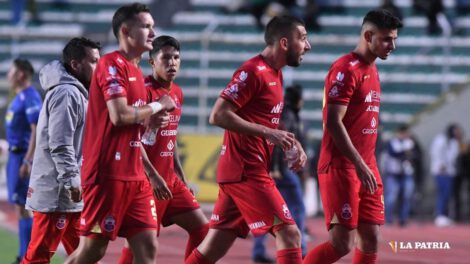 Barras bravas de Guabirá encaran a los jugadores tras derrota