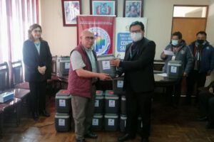 ProSalud dona equipos para cadena de frío en Oruro
