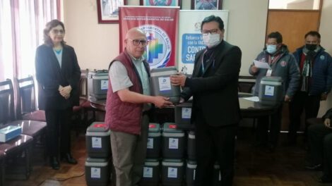 ProSalud dona equipos para cadena de frío en Oruro