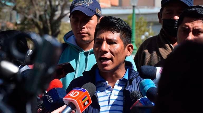 Adepcoca busca mejorar precio de la coca en asamblea convocada por Arnold Alanes