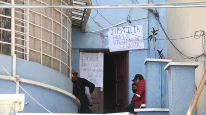 Toma de sede de la APDHB por simpatizantes del MAS