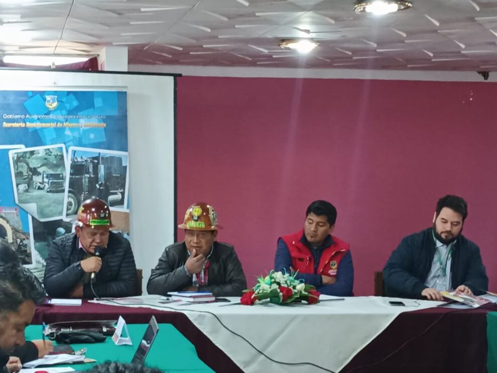 nuevo ministro de Minería escucha a los sectores