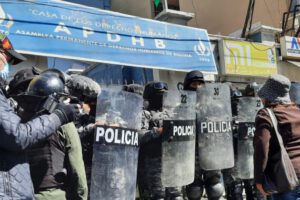 Toma de la Apdhb en La Paz