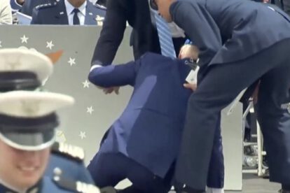 Biden salud en riesgo tras caída durante acto militar