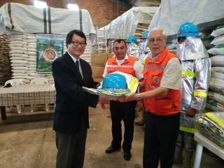 Japón dona equipos a Bolivia para combatir incendios forestales