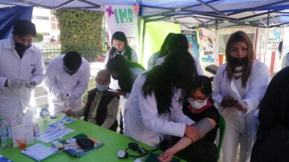 Atención médica gratuita en feria de salud