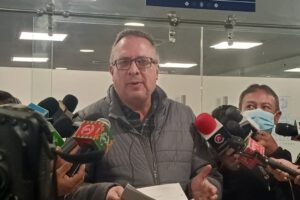 Dispositivo electrónico para reos según diputado Alarcón
