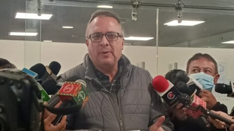 Dispositivo electrónico para reos según diputado Alarcón