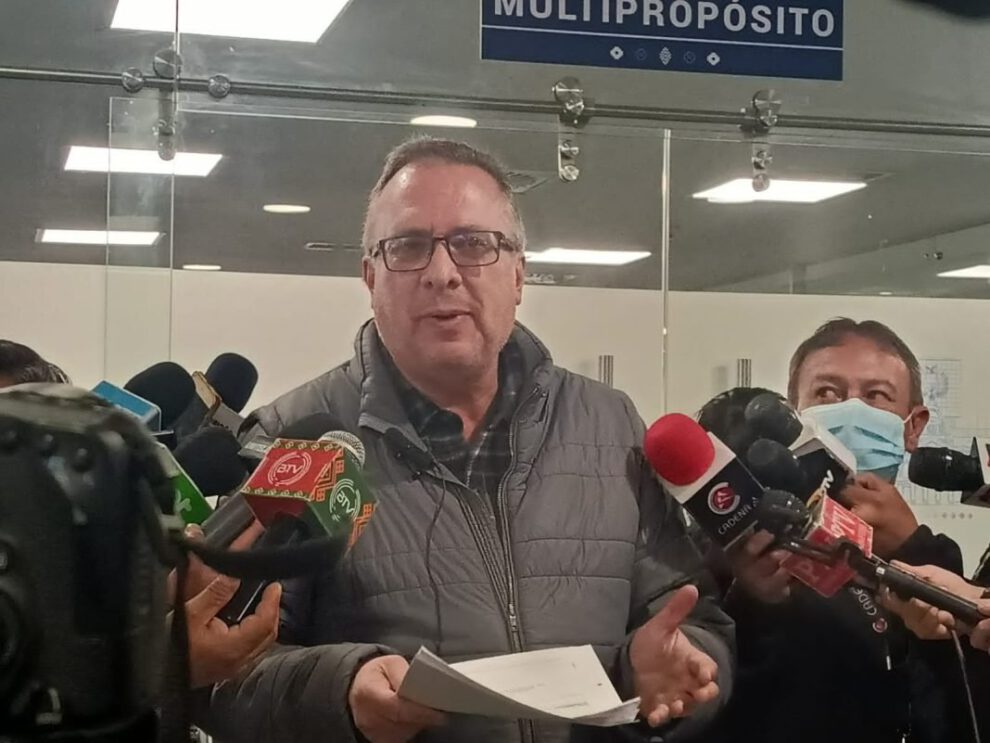 Dispositivo electrónico para reos según diputado Alarcón