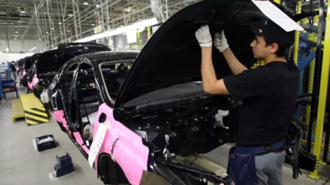 AvtoVAZ reanuda producción de coches en San Petersburgo