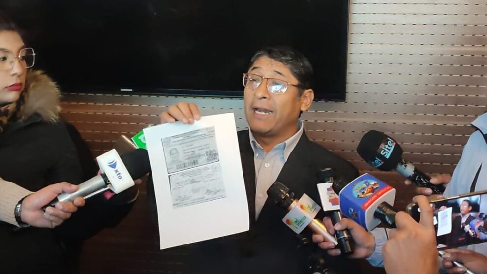 Cobros irregulares a vendedores de coca denunciados por Patricio Mendoza