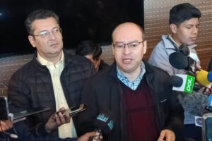 El diputado de Creemos denuncia contradicciones en el caso narcovuelo