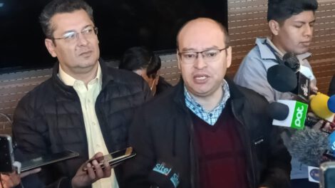 El diputado de Creemos denuncia contradicciones en el caso narcovuelo