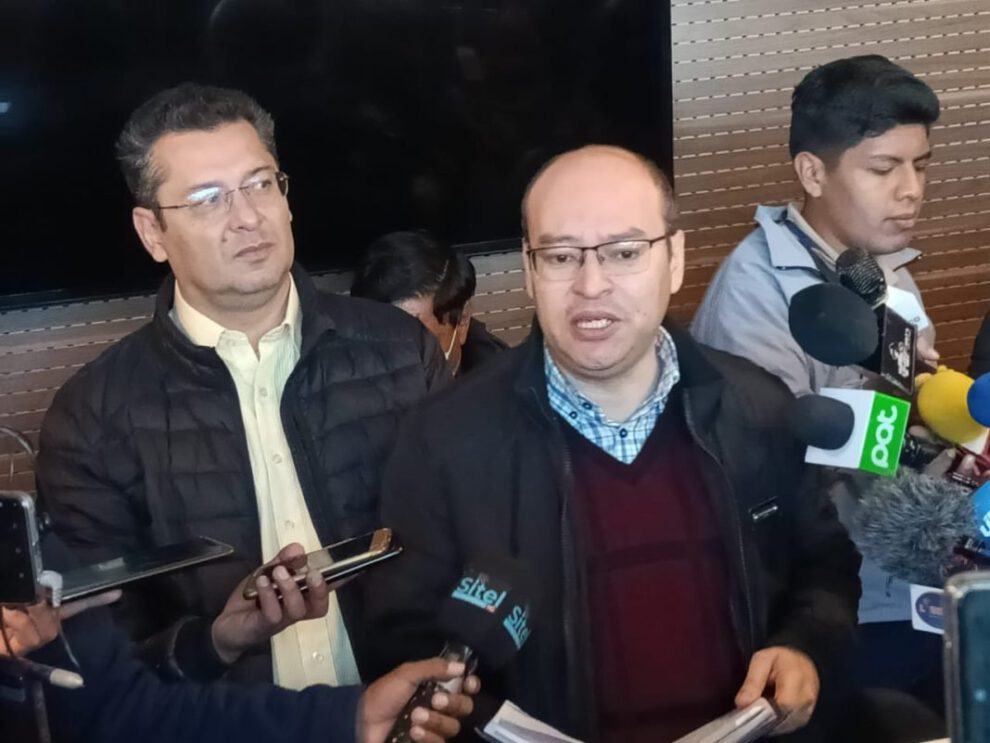 El diputado de Creemos denuncia contradicciones en el caso narcovuelo