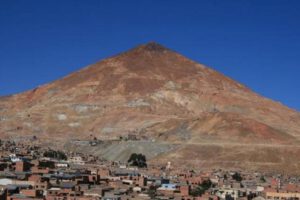 Derrumbe en socavón en Potosí