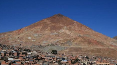 Derrumbe en socavón en Potosí