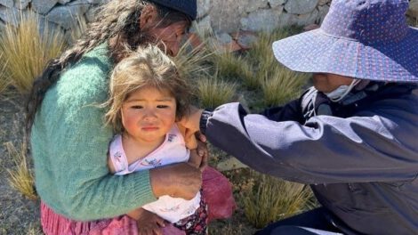 Campaña de vacunación contra el sarampión y la polio en Oruro