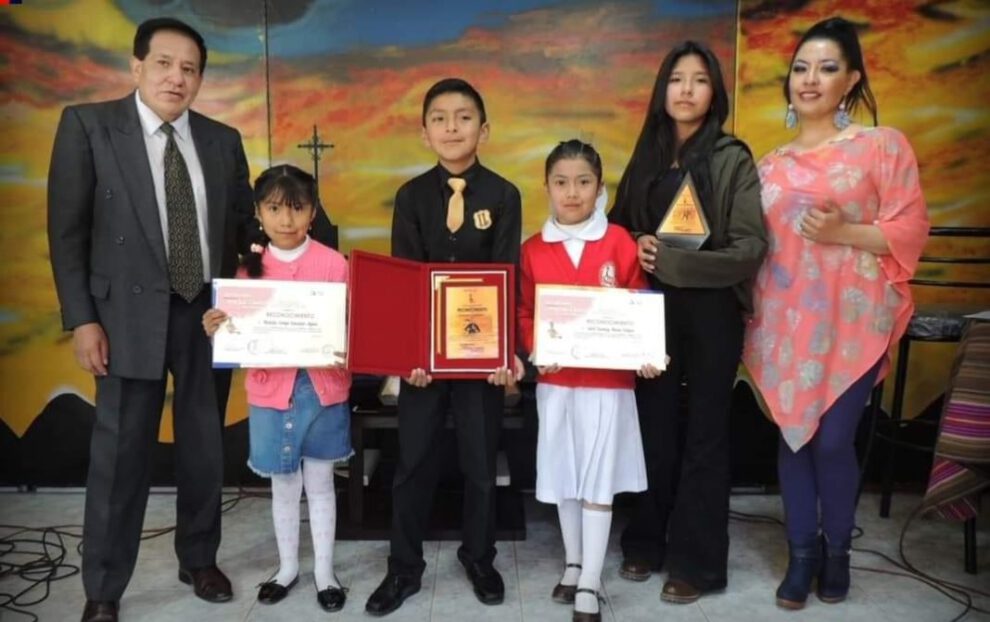Concurso de Poesía y Canto Rikjchary Llajta