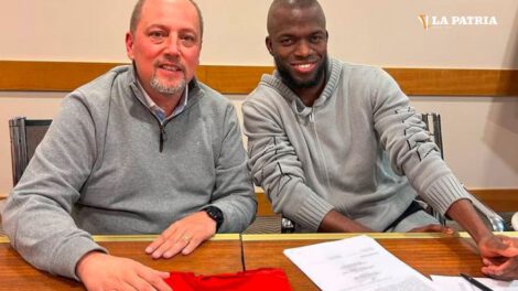 Enner Valencia firma contrato con Internacional de Porto Alegre