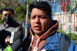 Veto a funcionarios públicos en congresos del MAS